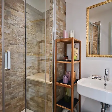 Pandolfini Street Apartment