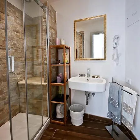 Pandolfini Street Apartment *